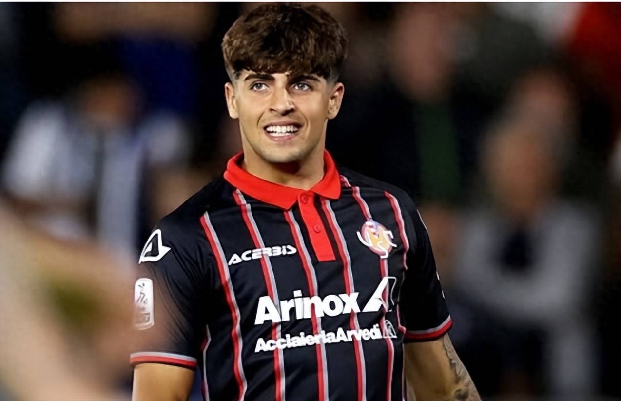 28球9助攻！18岁锋线妖童横空出世，名记爆料，两大意甲豪门疯抢